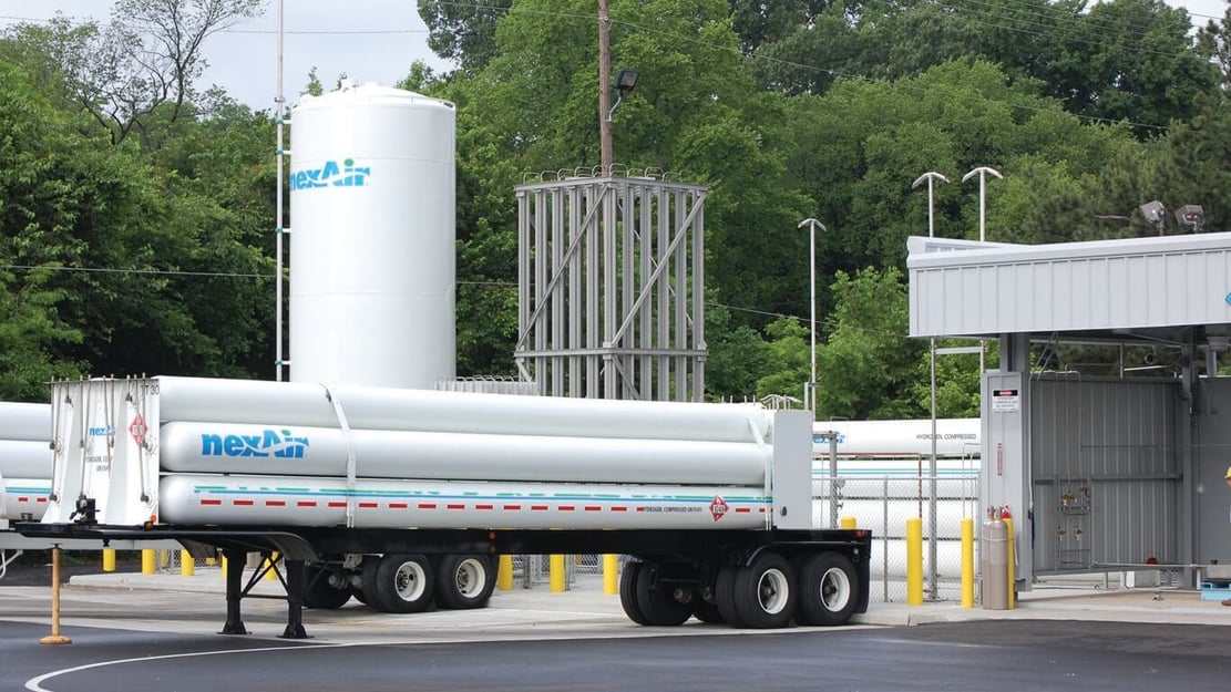 large horizontal gas cylinders on nexAir semi truck trailer