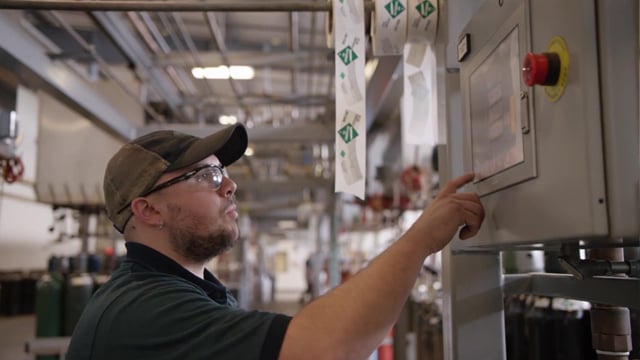 Fill Plant Operator at Touchscreen_640360pixels